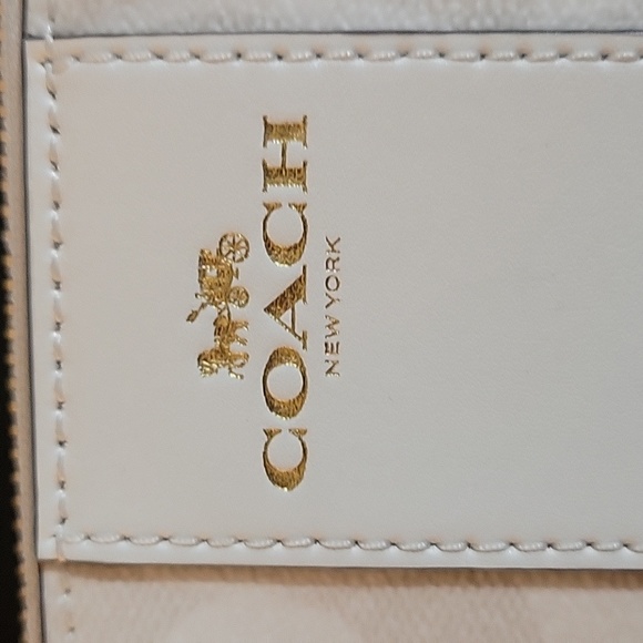 COACH white and gold wristlet - Picture 11 of 11